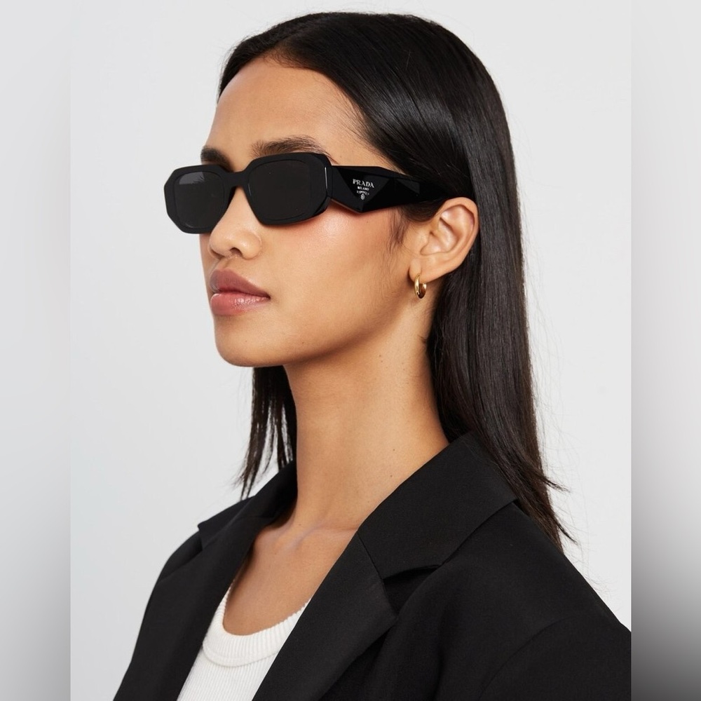 PRADA Sunglasses Small Geometric Symbole In Acetate Black PR 17WS